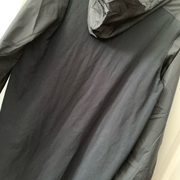 Under Armour Hooded Running Jacket - Picture 2 of 3